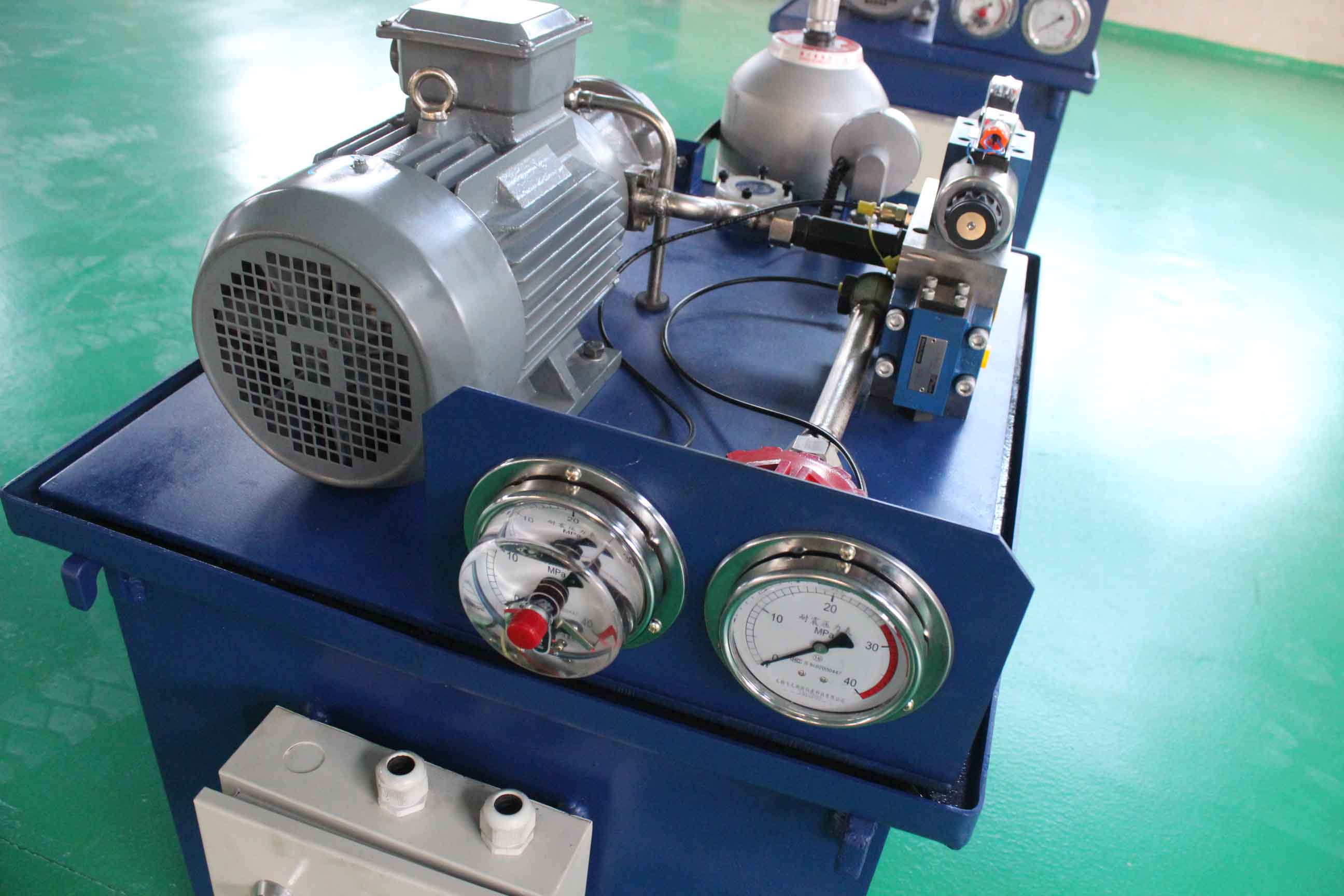 ���ÙC������Һ��ϵ�y